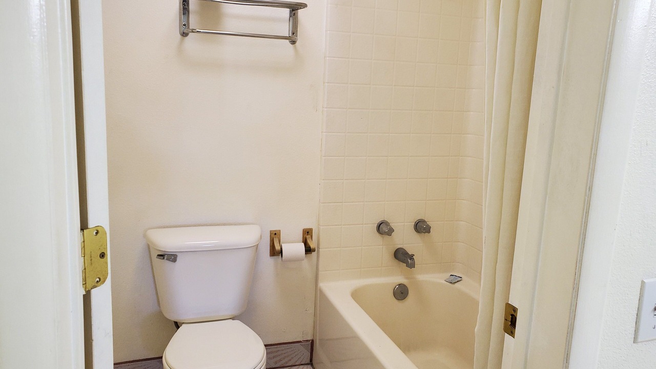 Photo of Bathroom in Globe