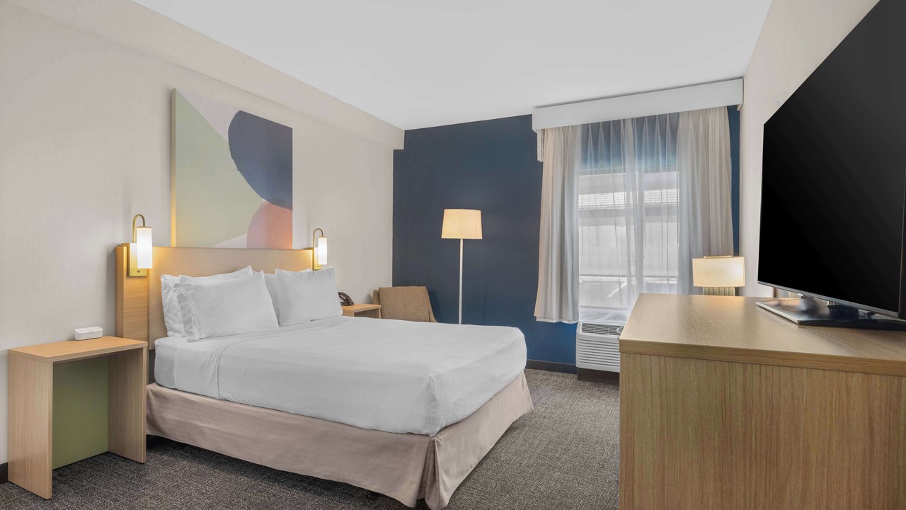 Photo of Bedroom in Oleander - Sunset