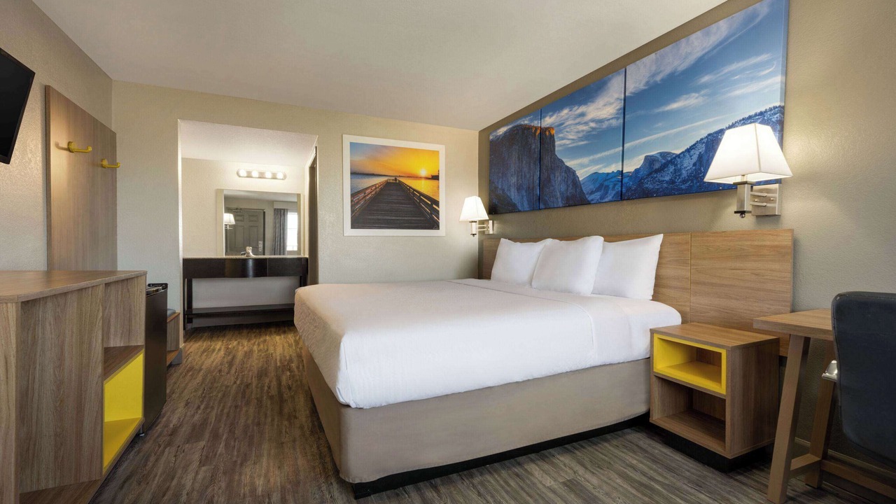 Photo of Bedroom in Raisin