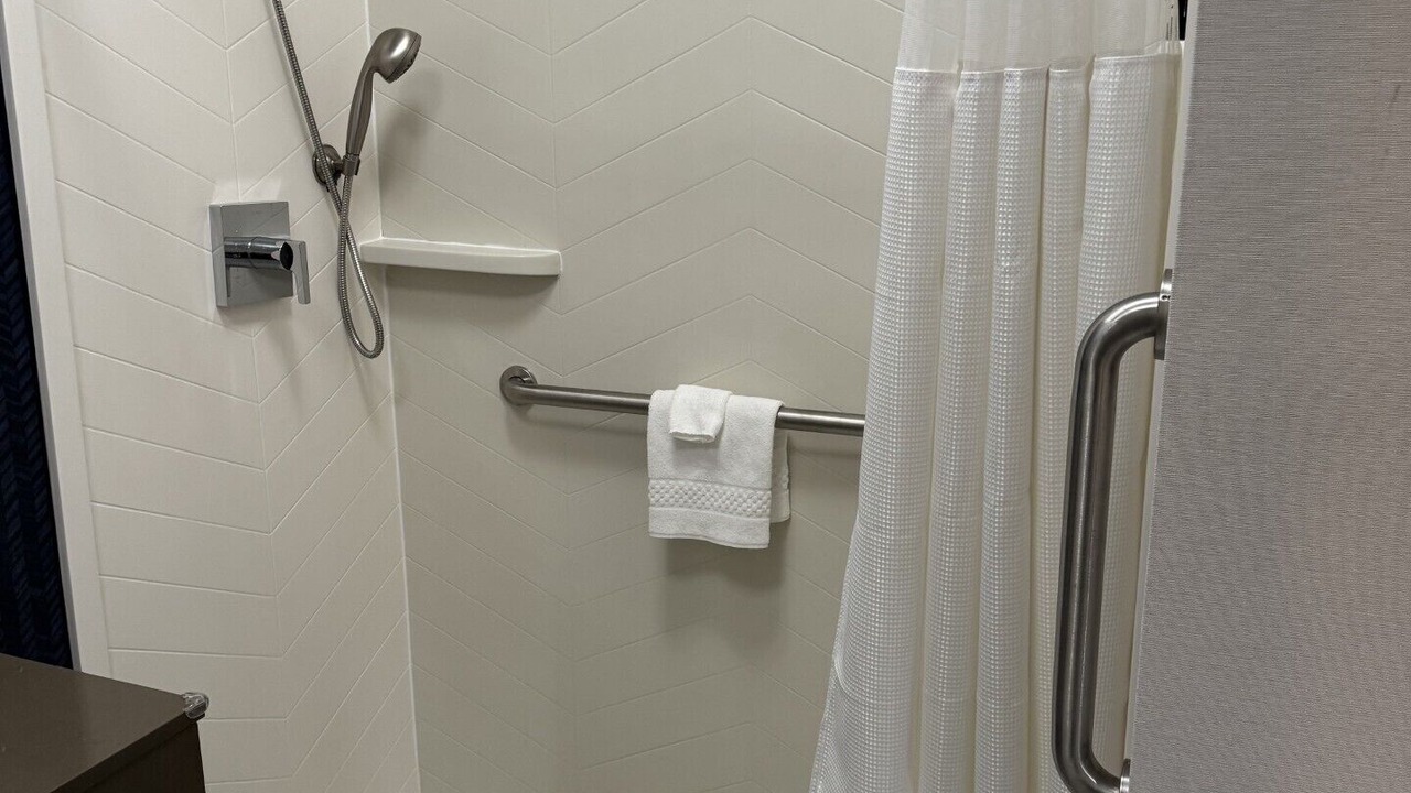 Photo of Bathroom in New Paris