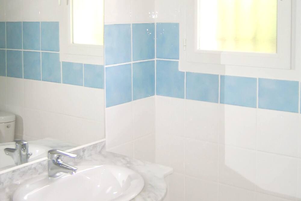 Photo of Bathroom in Serra-di-Fiumorbo
