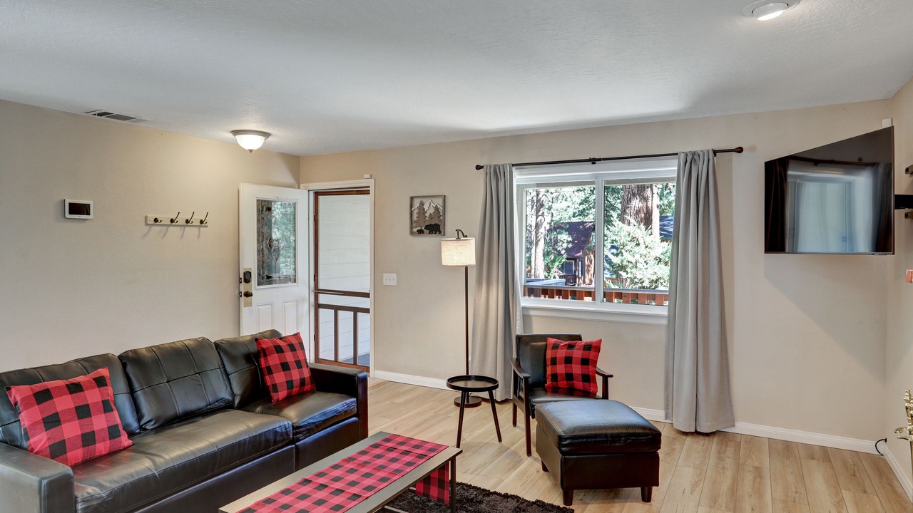 Photo of Livingroom in Wrightwood