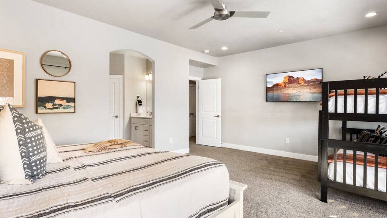 Photo of Bedroom in Hurricane