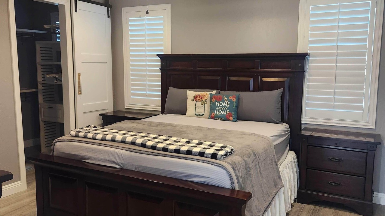 Photo of Bedroom in Estate Grove Valencia Est