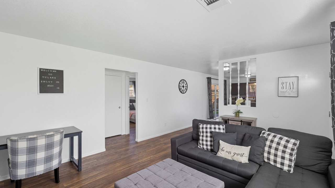 Photo of Livingroom in Tulare