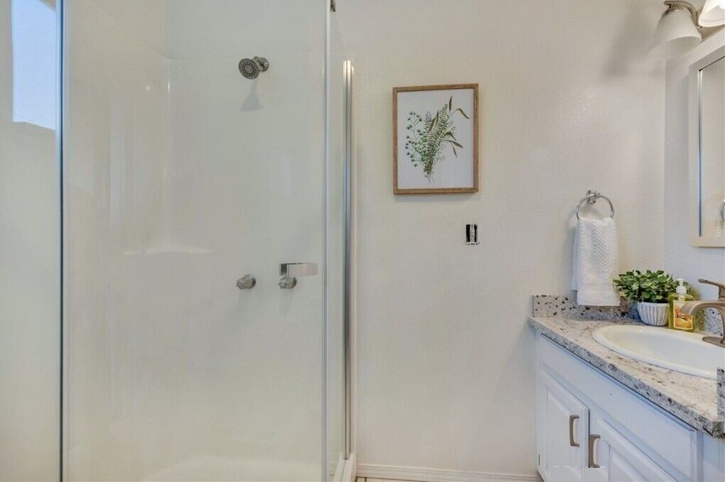 Photo of Bathroom in Kelseyville