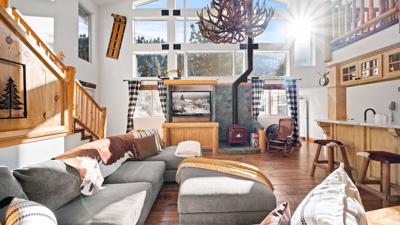 Photo of Livingroom in Wrightwood