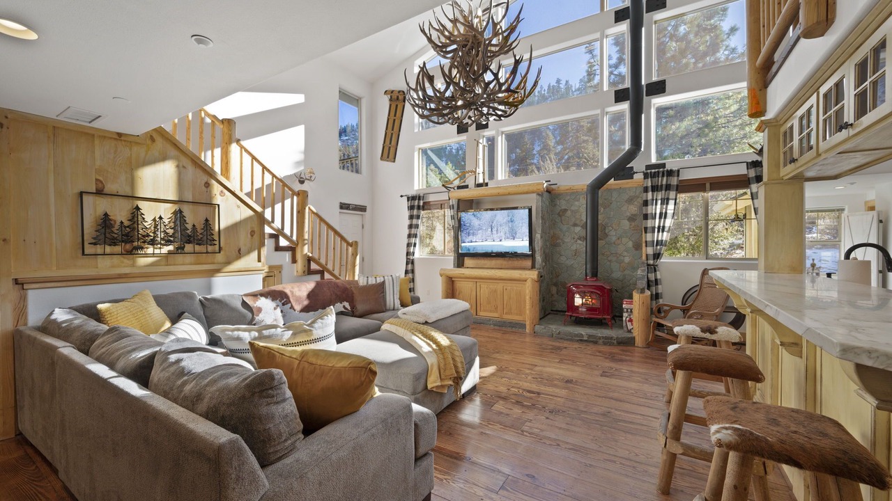 Photo of Livingroom in Wrightwood