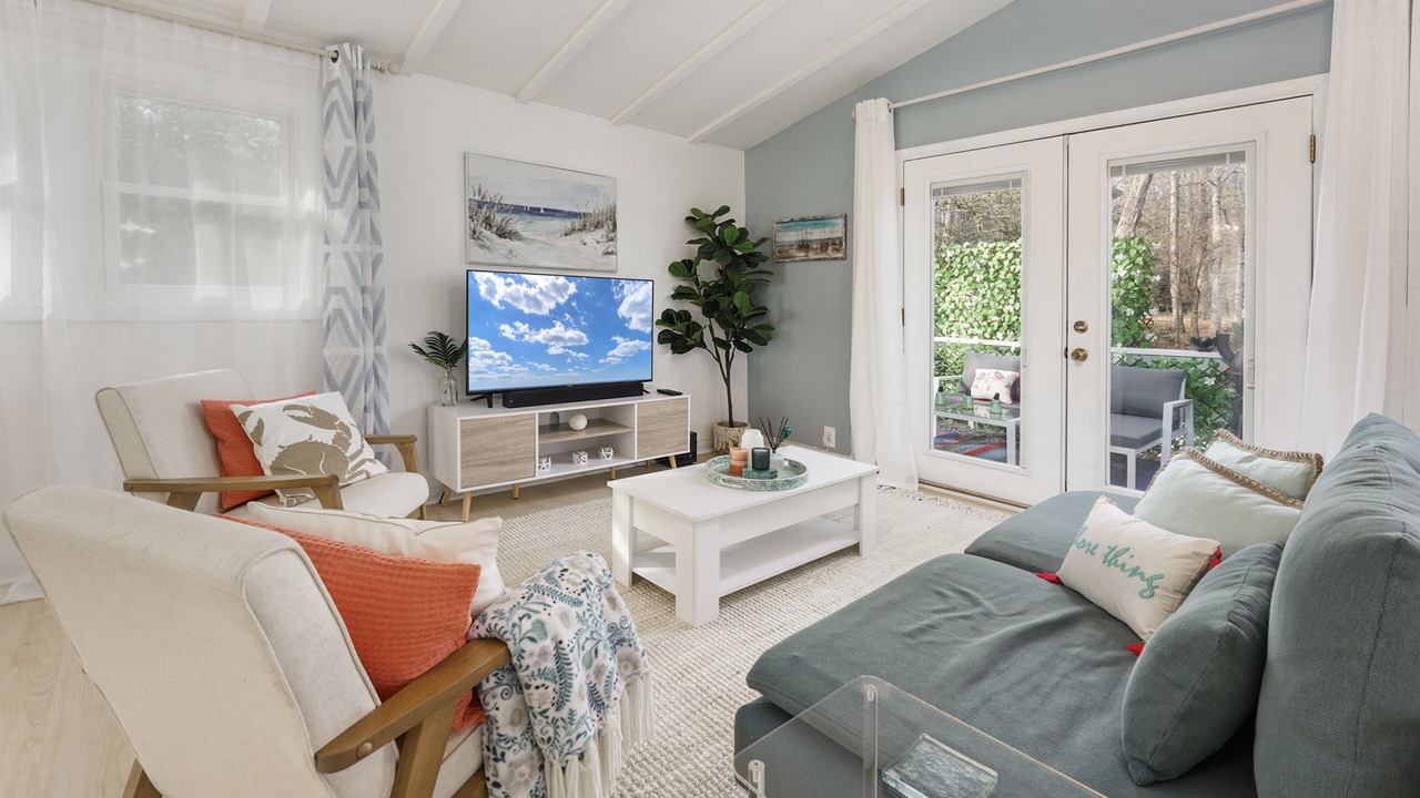 Photo of Livingroom in Colonial Beach