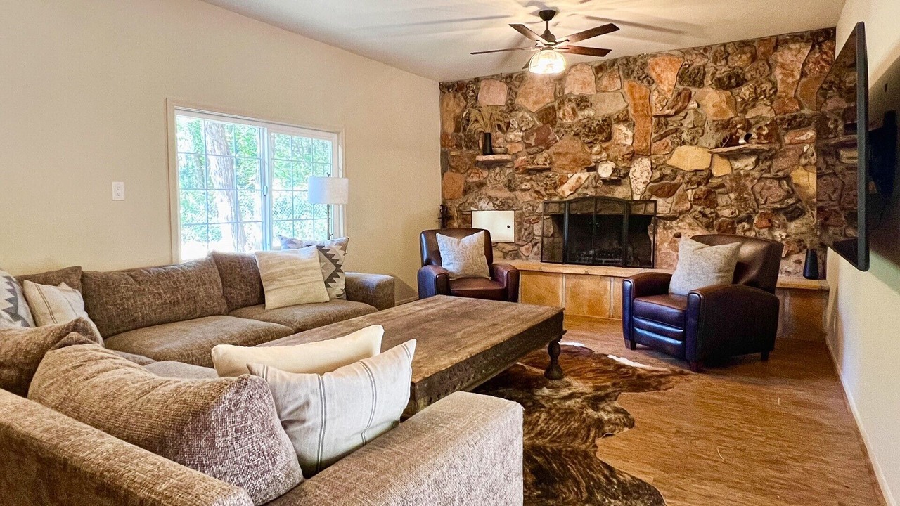 Photo of Livingroom in Whispering Pines