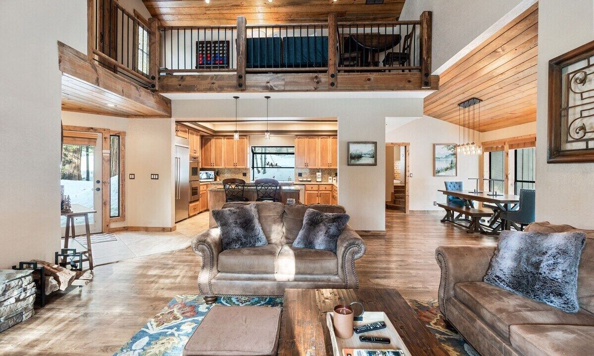 Photo of Livingroom in Shaver Lake