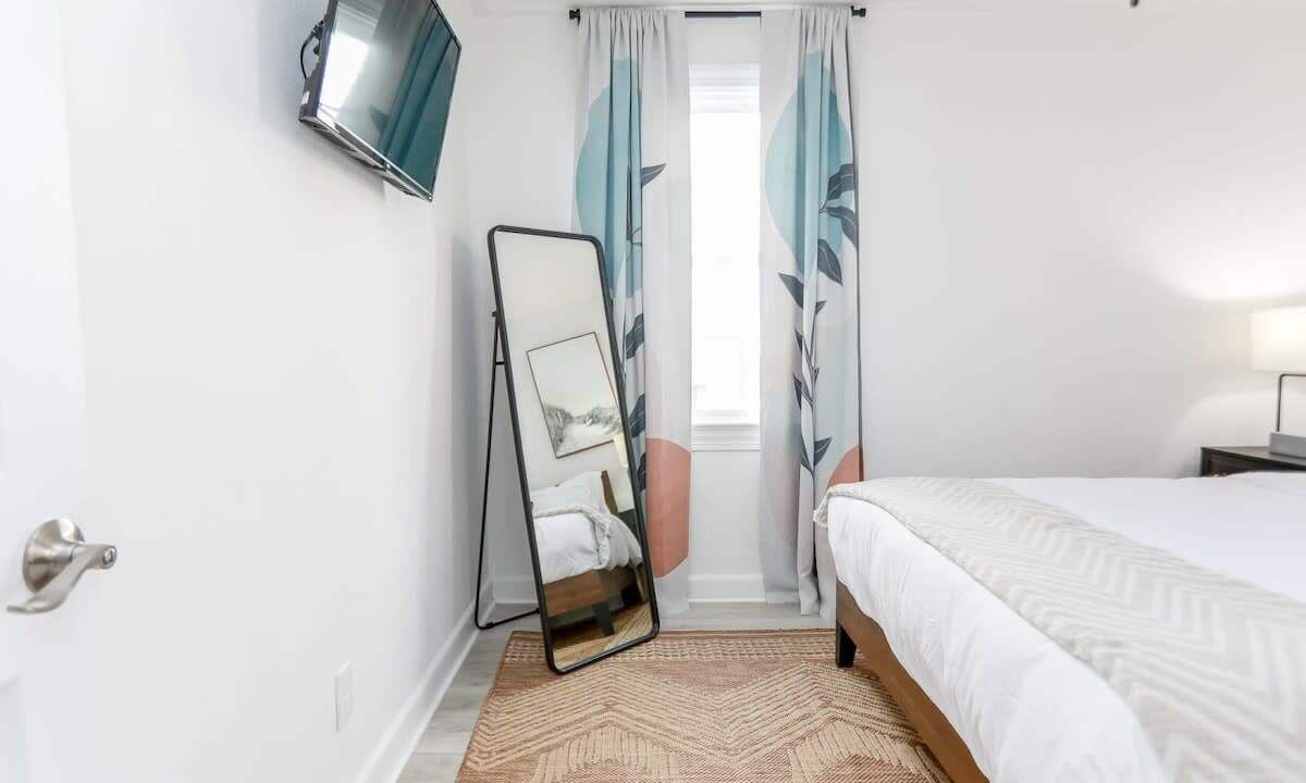 Photo of Bedroom in Willoughby Spit