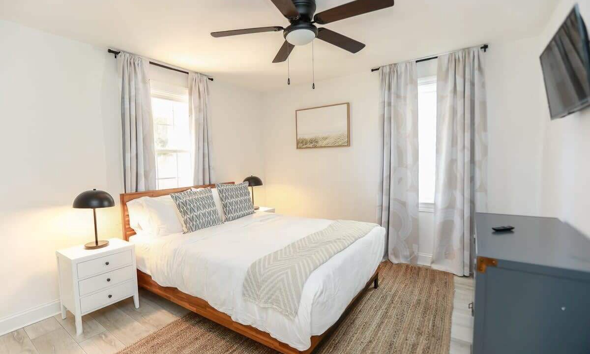 Photo of Bedroom in Willoughby Spit
