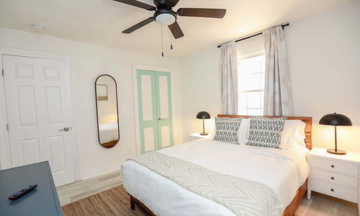 Photo of Bedroom in Willoughby Spit