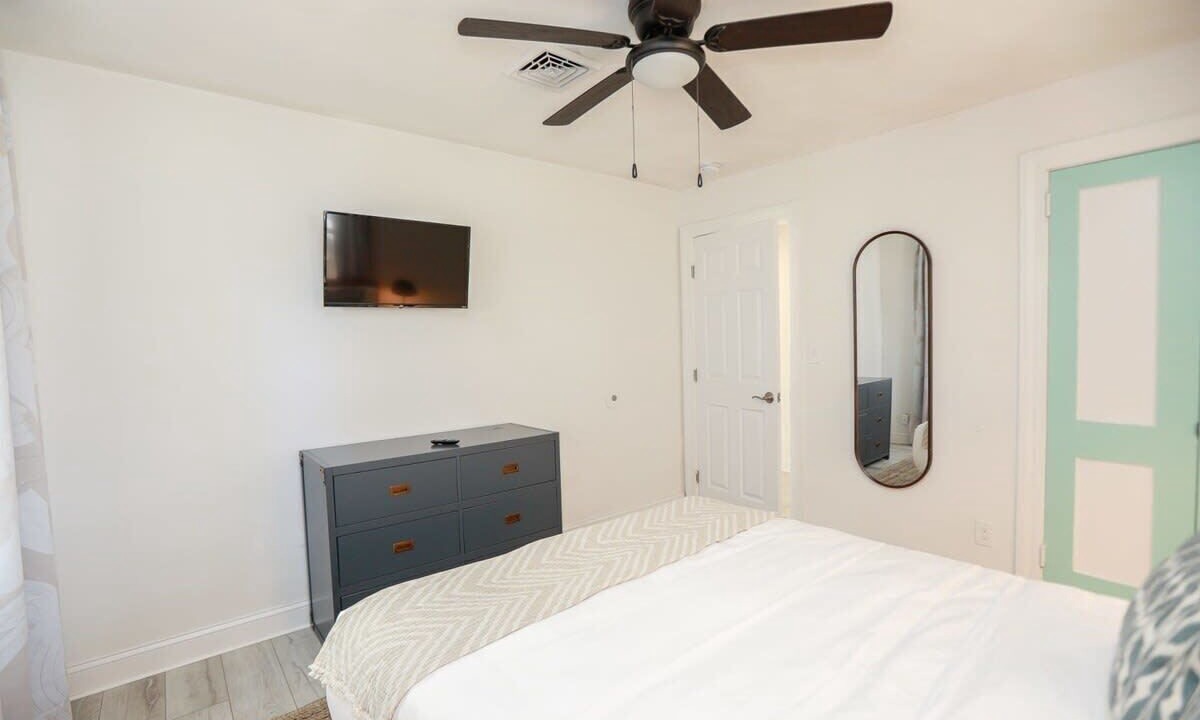 Photo of Bedroom in Willoughby Spit