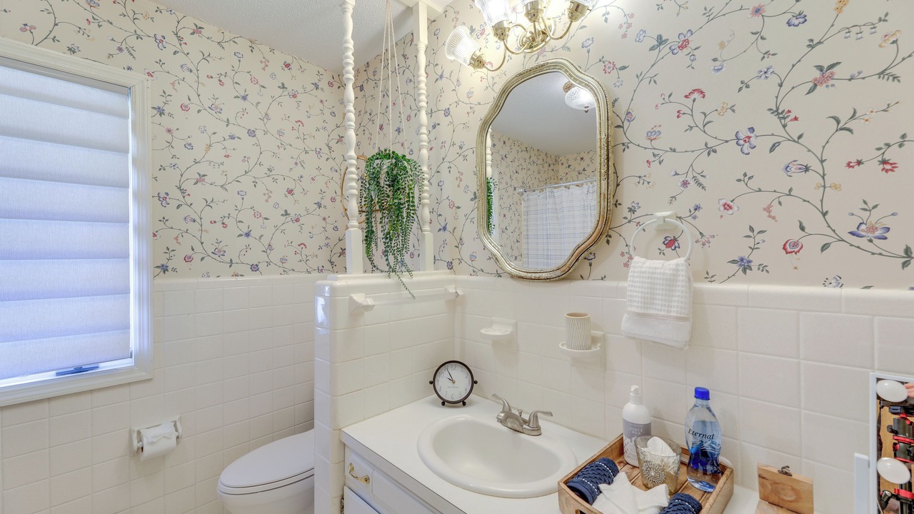 Photo of Bathroom in Pine Knoll Shores