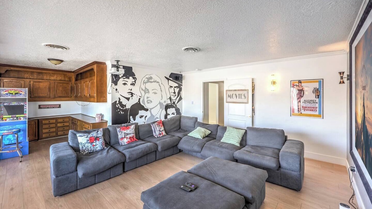 Photo of Livingroom in Royal Crest Rancheros
