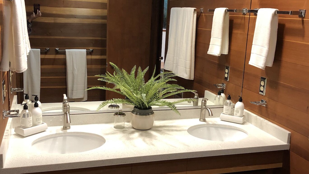Photo of Bathroom in Kelseyville