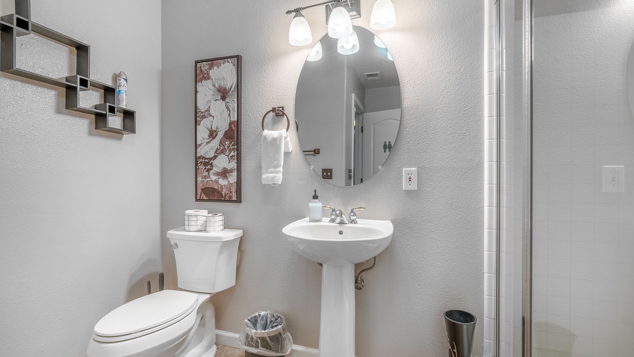 Photo of Bathroom in Raisin
