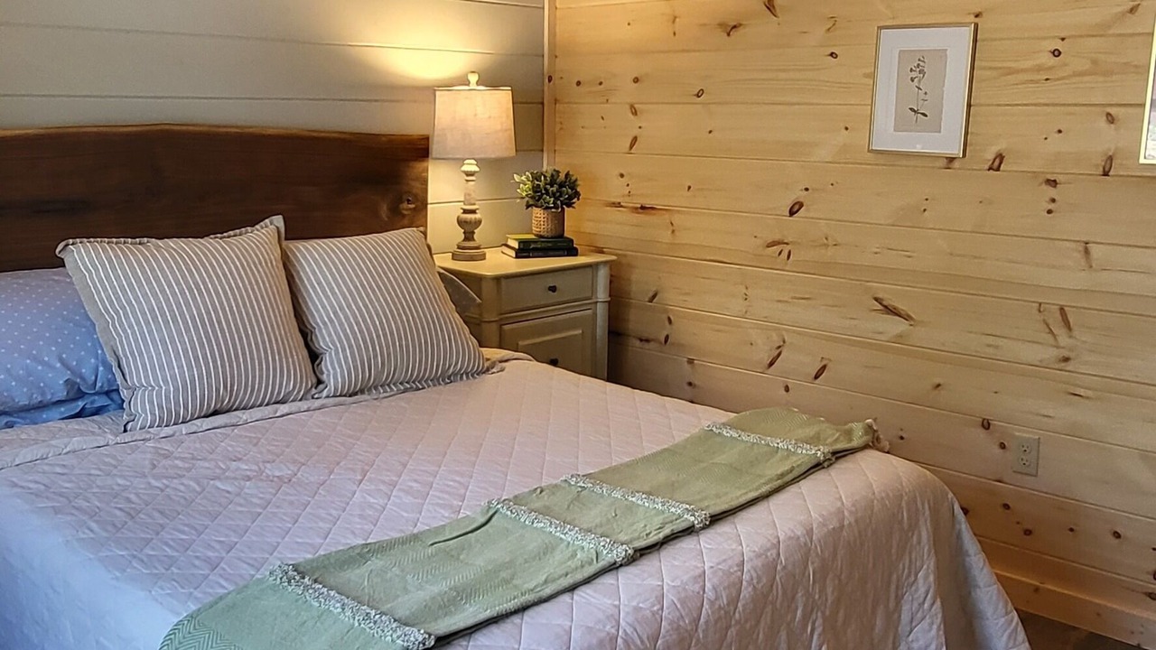 Photo of Bedroom in Frenchburg