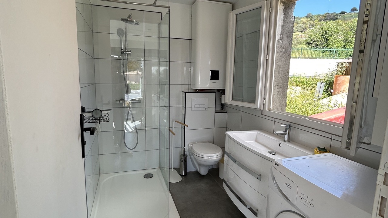 Photo of Bathroom in Cuttoli-Corticchiato