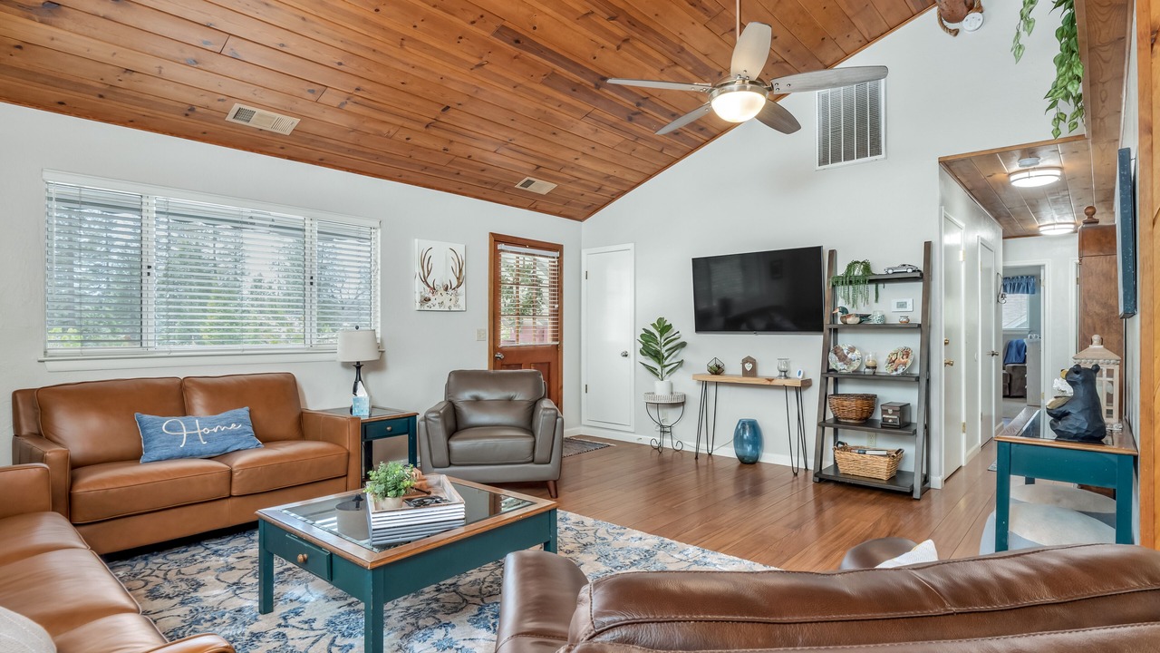 Photo of Livingroom in Bass Lake