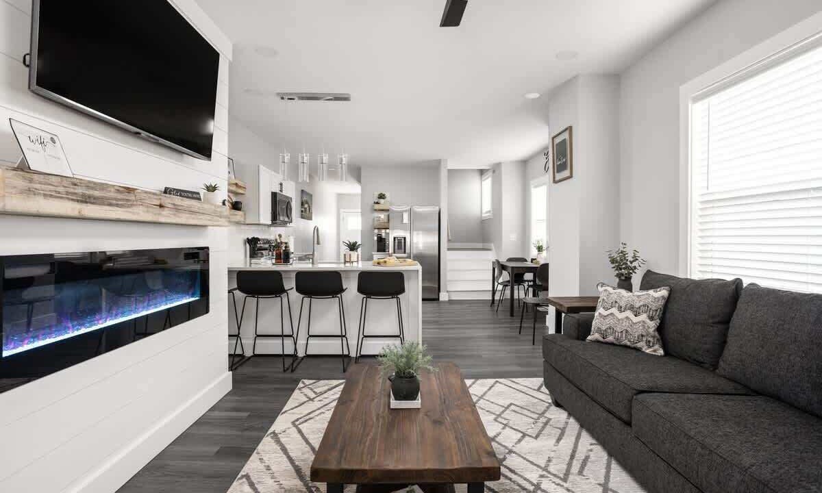 Photo of Livingroom in Mapleton/Fall Creek