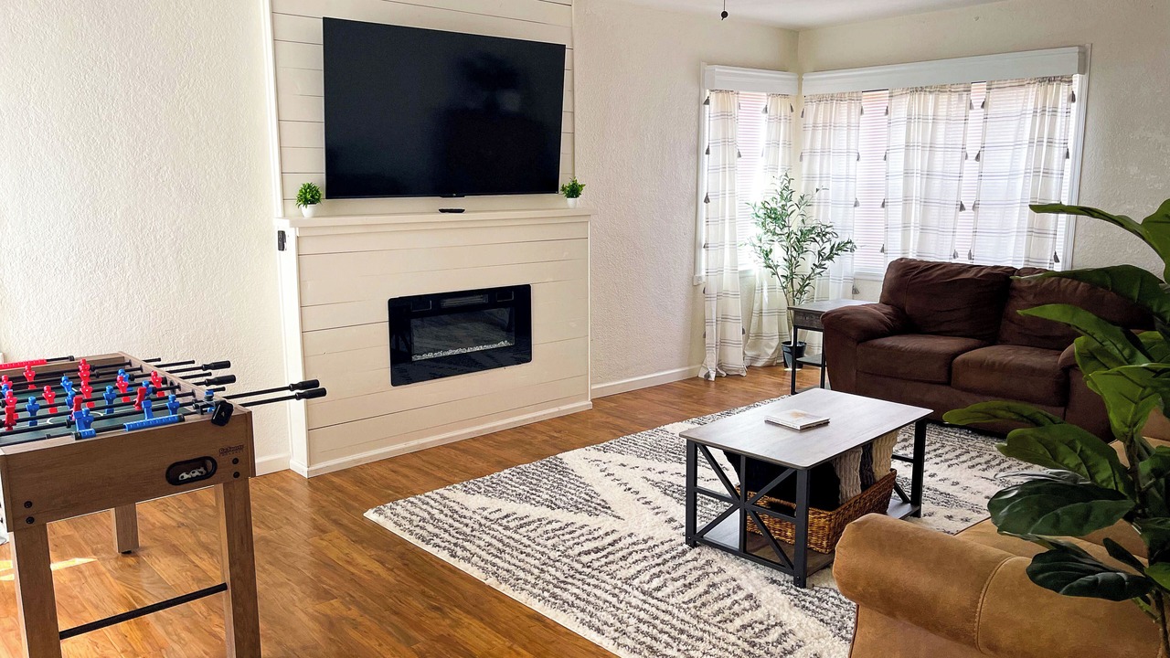Photo of Livingroom in Thatcher