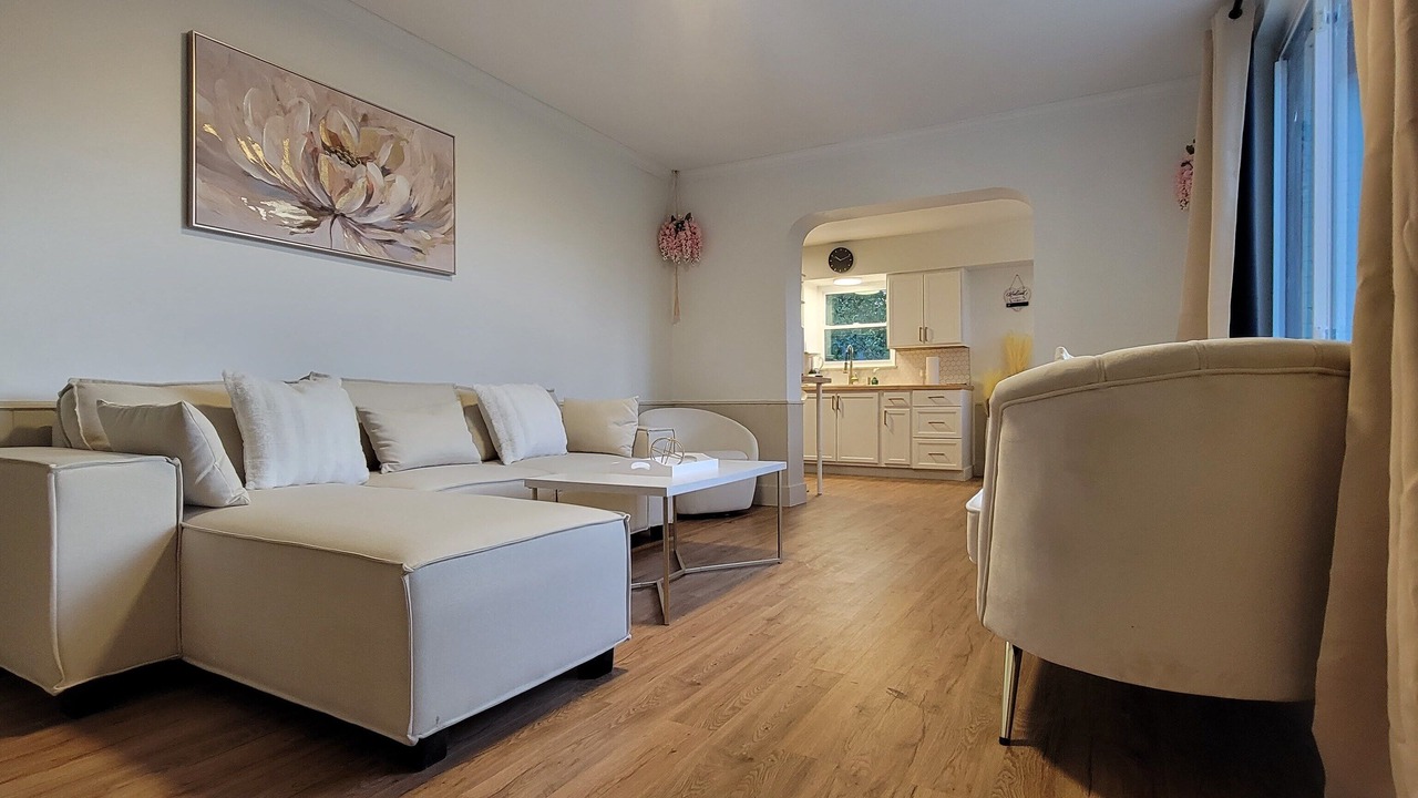 Photo of Livingroom in Mount Saint Joseph
