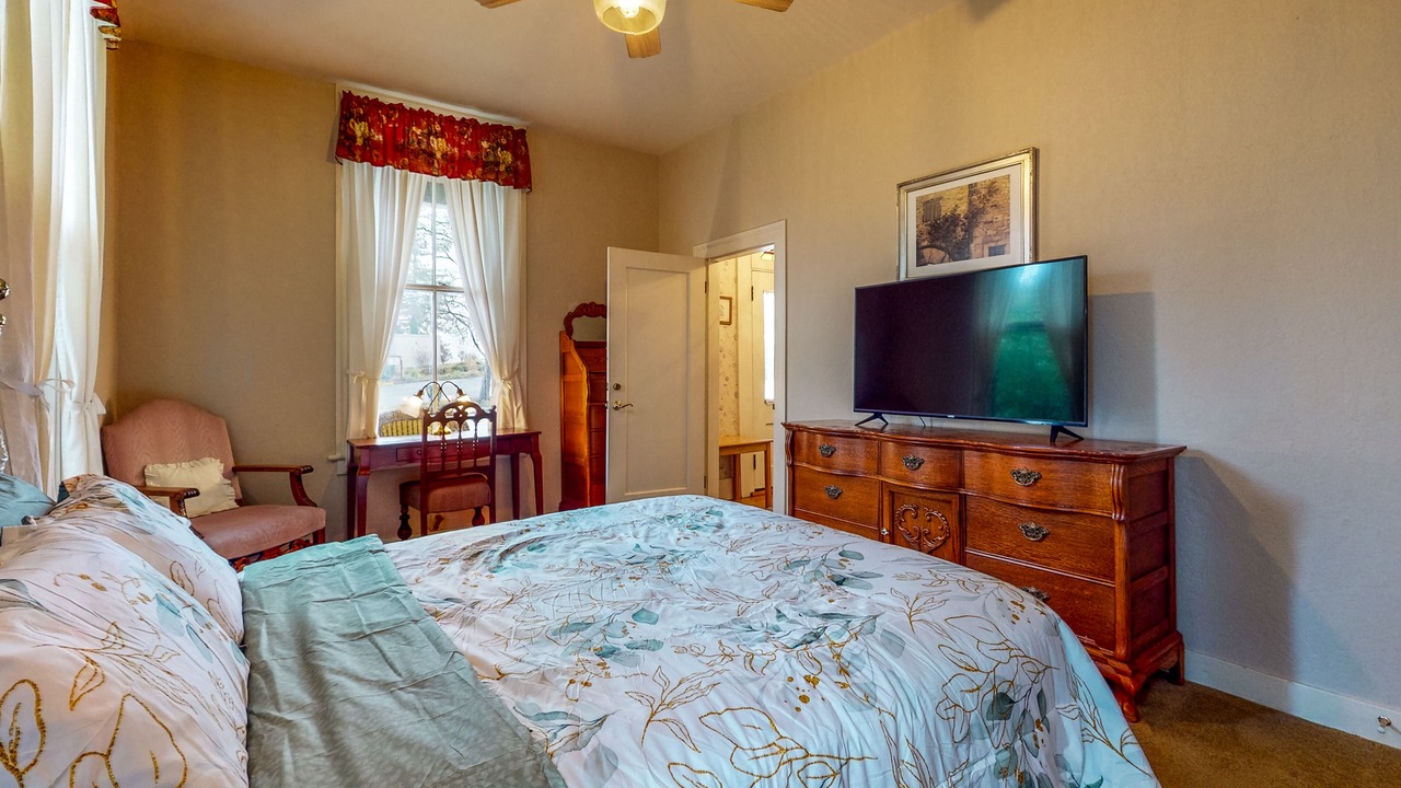 Photo of Bedroom in Lakeport