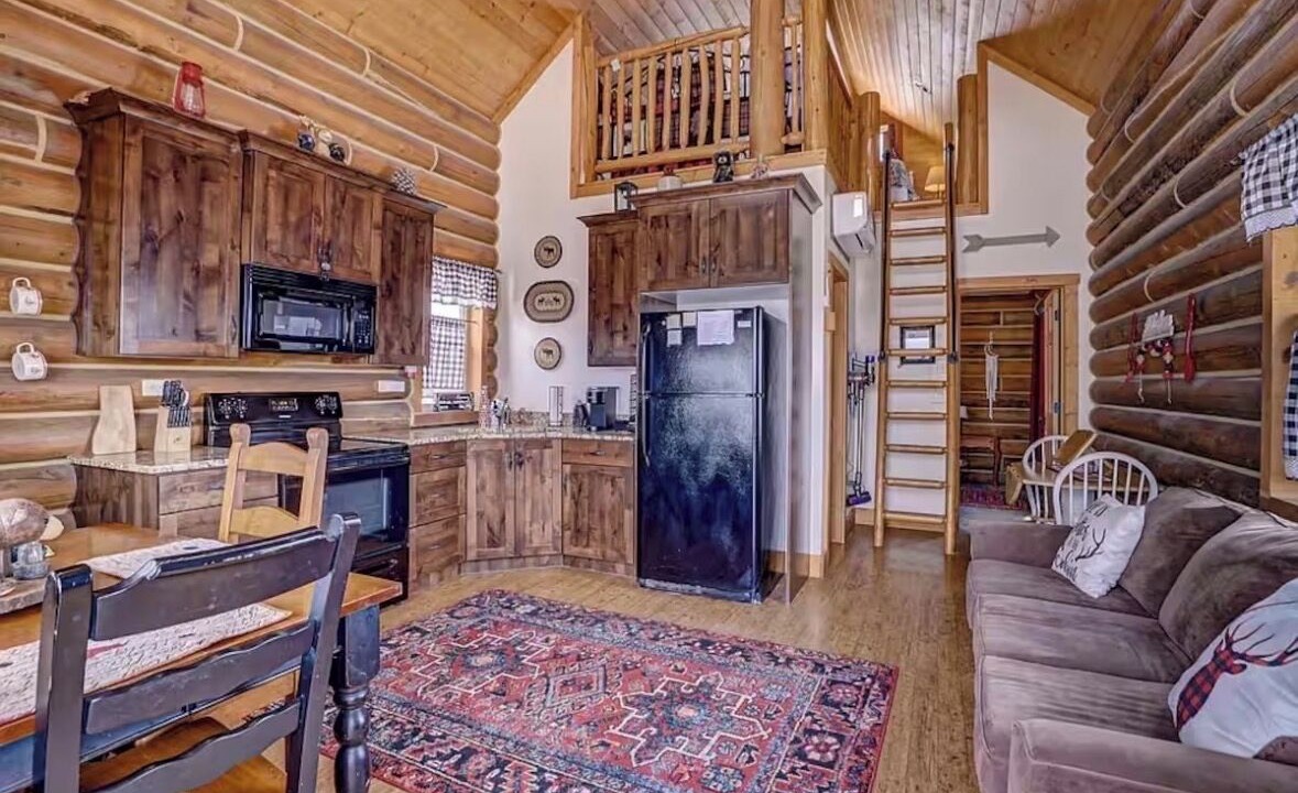 Photo of Livingroom in Alton