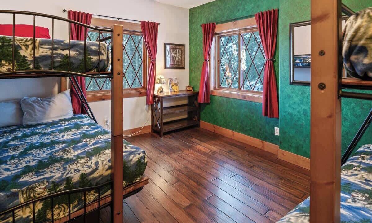 Photo of Bedroom in Sandpoint