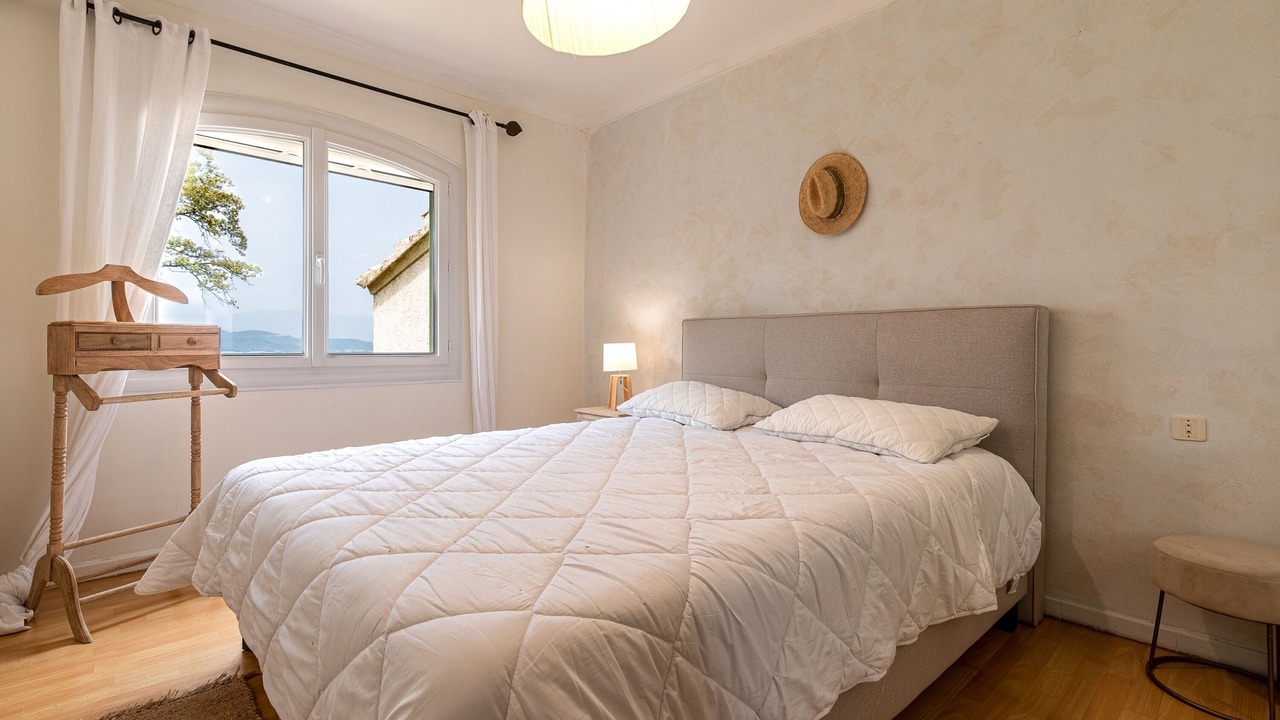 Photo of Bedroom in Porticcio