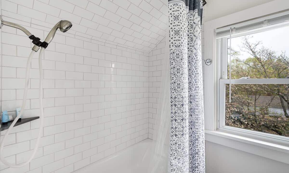 Photo of Bathroom in Poplar Level