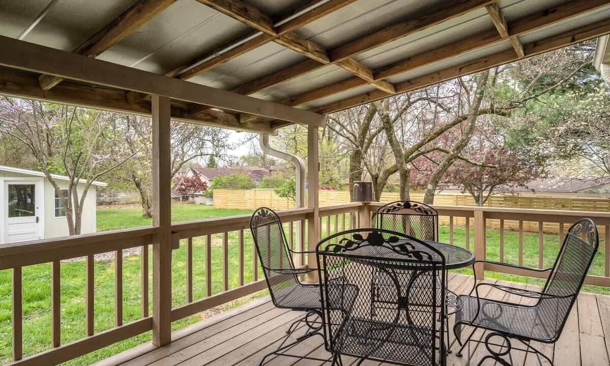 Photo of Outdoor in Poplar Level