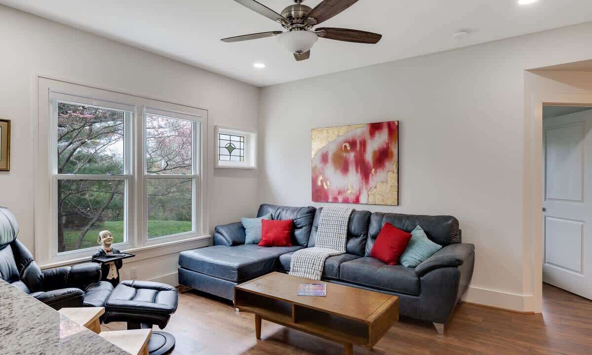 Photo of Livingroom in Poplar Level