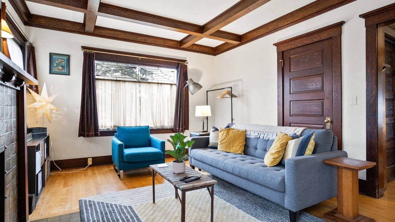 Photo of Livingroom in South Perry District