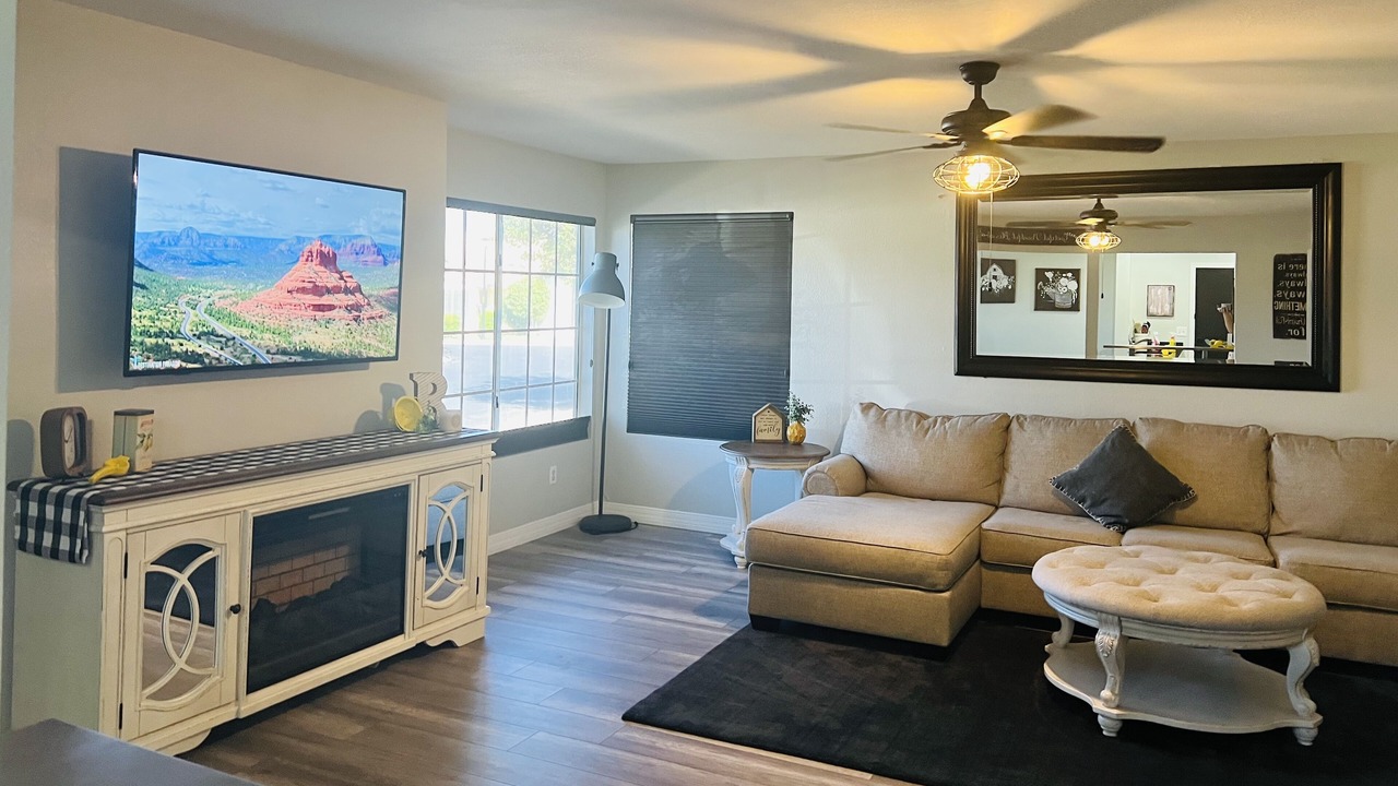 Photo of Livingroom in Alta Mesa