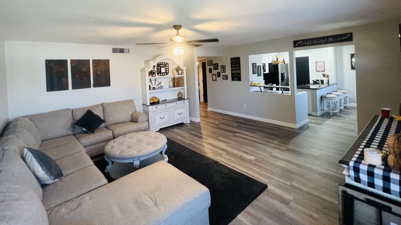 Photo of Livingroom in Alta Mesa