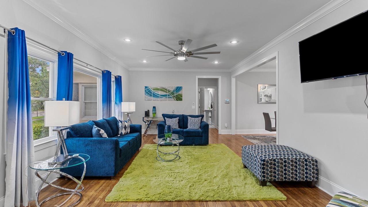Photo of Livingroom in Forest Hills