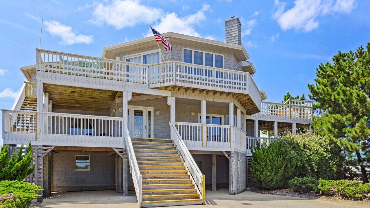 Photo of Others in Whalehead Beach