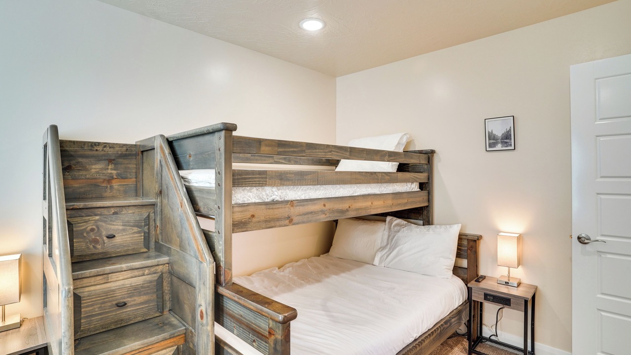 Photo of Bedroom in Mammoth Creek