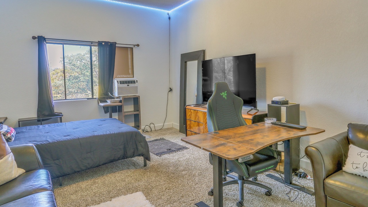 Photo of Bedroom in Yosemite Lakes