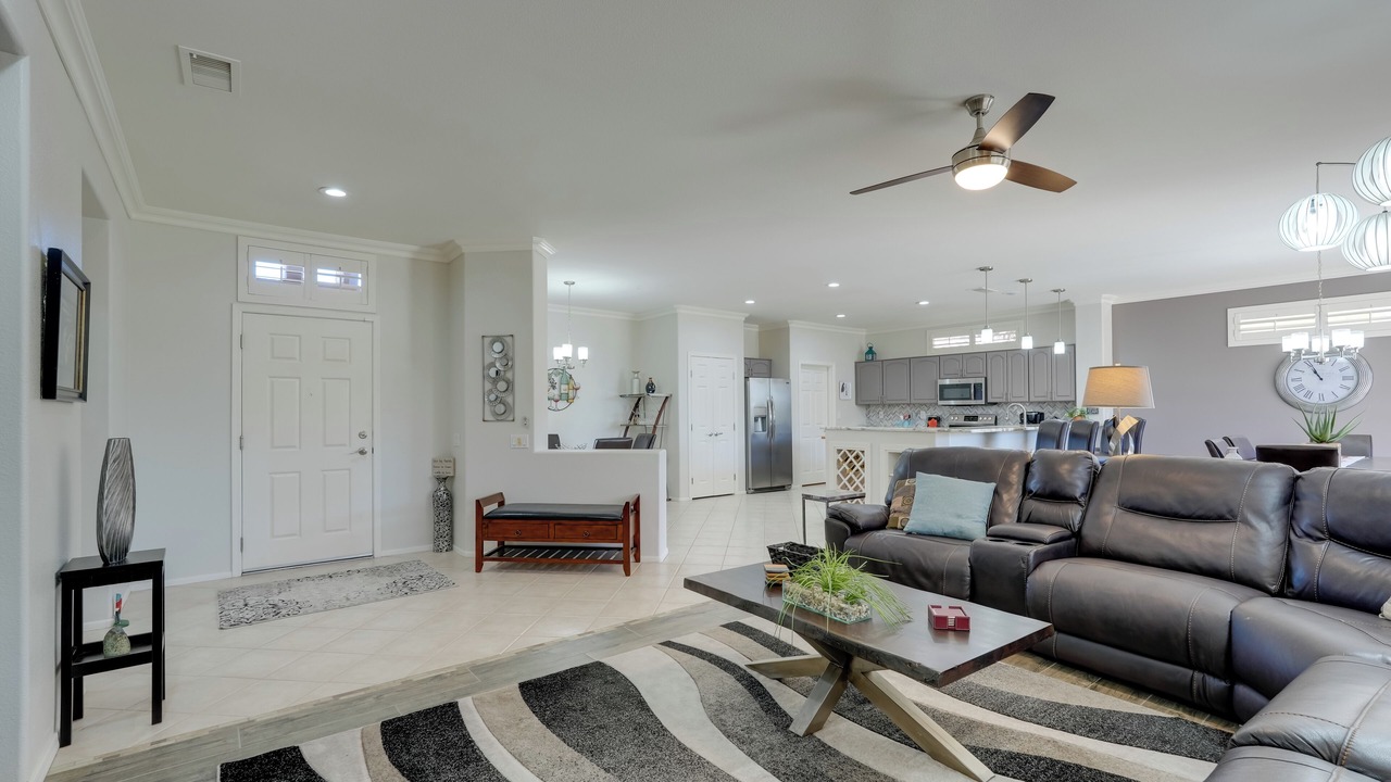 Photo of Livingroom in Surprise