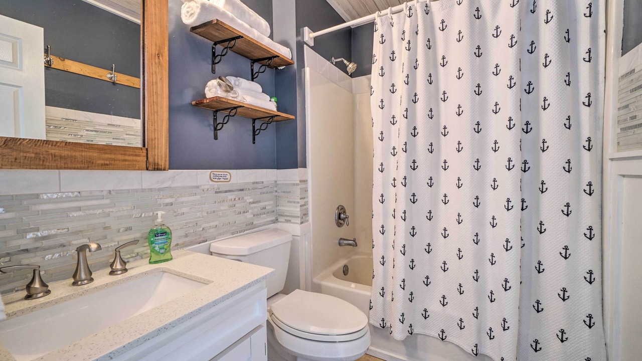 Photo of Bathroom in Myrtle Grove