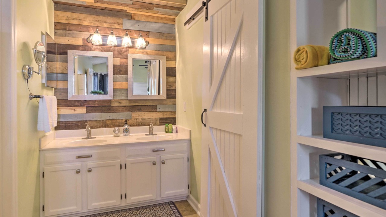 Photo of Bathroom in Myrtle Grove