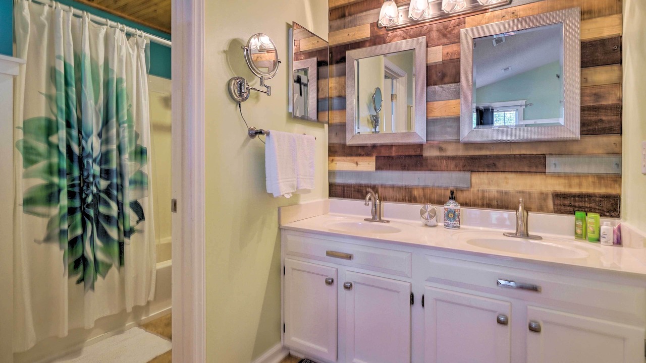 Photo of Bathroom in Myrtle Grove