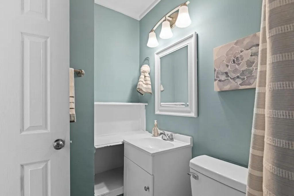 Photo of Bathroom in Fox Hill - Grandview