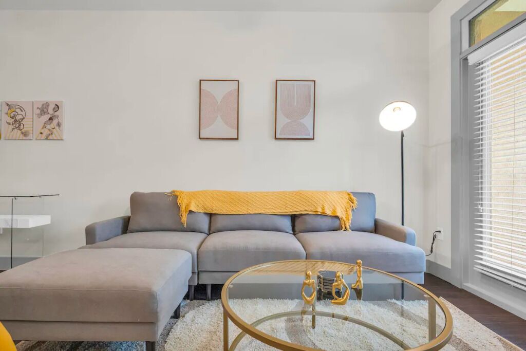 Photo of Livingroom in Fashion Square