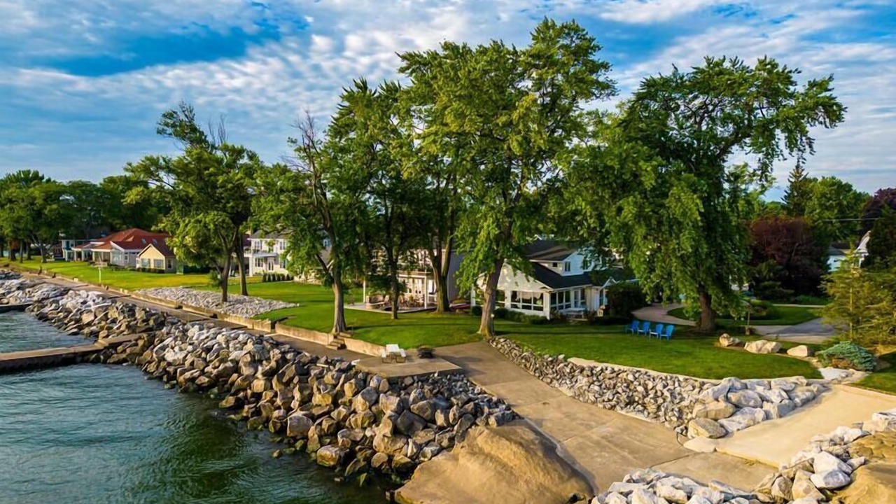 Photo of Others in Huron